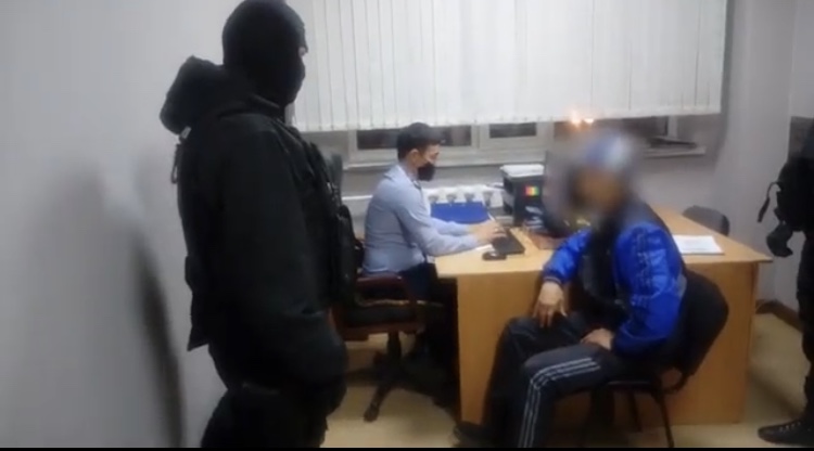 پوليتسيا قىزمەتكەرىنە قارسىلىق كورسەتكەن تۇرعىن ۇستالدى