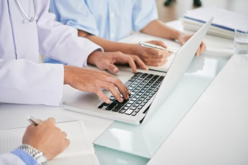 عالىمدار توتەنشە جاعداي كەزىندە فەرمەرلەرگە ارنالعان ونلاين-كەڭەس وتكىزۋدە ⠀