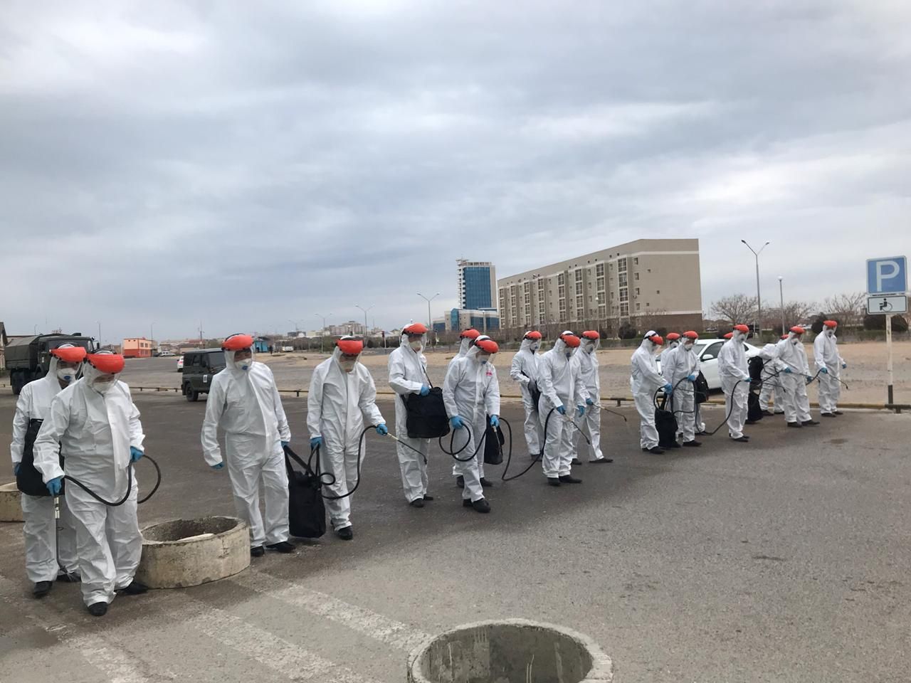 اسكەريلەر اقتاۋ قالاسىندا دەزينفەكتسيا قالاي جۇرگىزىلىپ جاتقانىن كورسەتتى