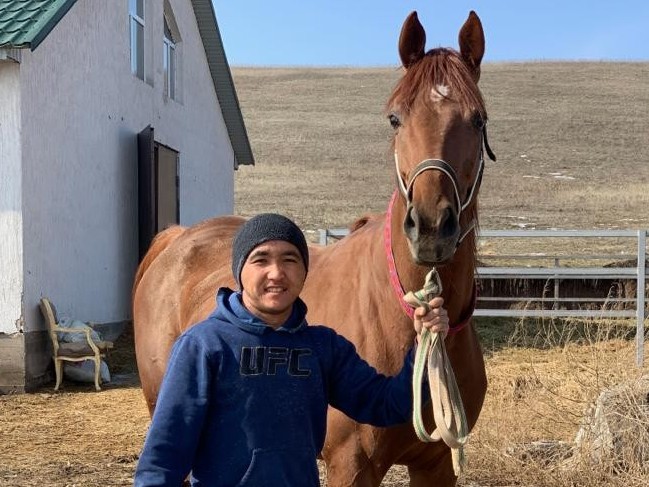 جەتى جاسىندا جۇيرىك مىنگەن