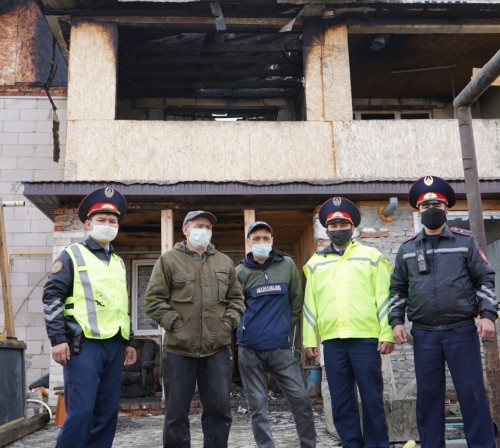 قوستاناي: پوليتسەيلەر 15 ادامدى ورتتەن قۇتقارىپ قالدى