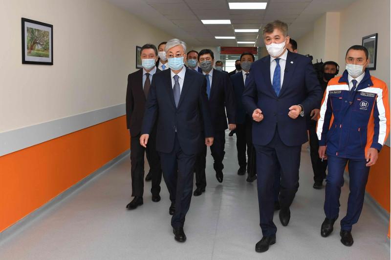 پرەزيدەنت نۇر-سۇلتان قالاسىنداعى ءمودۋلدى جۇقپالى اۋرۋلار اۋرۋحاناسىنا باردى