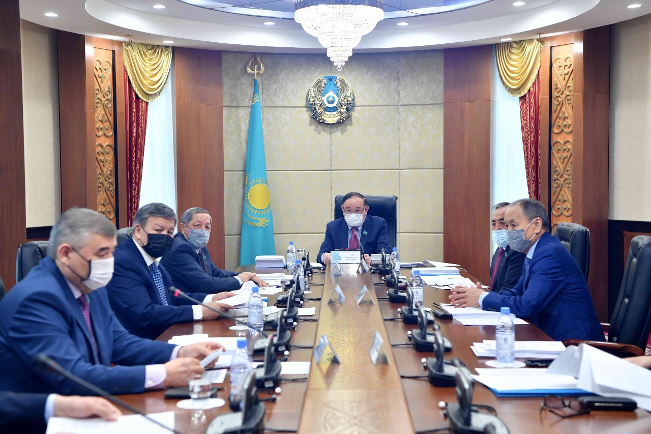 سەناتورلار اتوم ەنەرگياسىن ءتيىمدى پايدالانۋ ماسەلەسىن قارادى