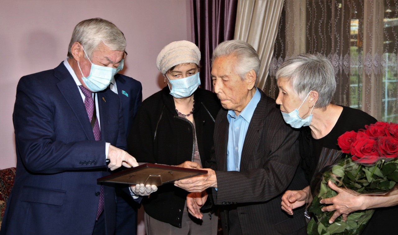 پرەزيدەنت جامبىلدىق ارداگەردى مەرەيتويىمەن قۇتتىقتادى