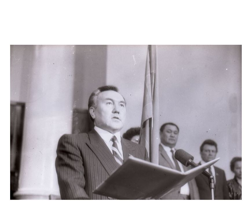 پرەزيدەنتتىك ينستيتۋت – مەملەكەتتىلىك تىرەگى