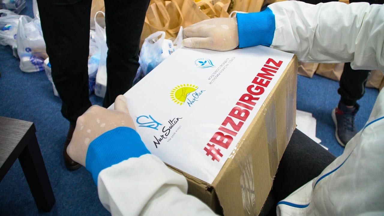 «بولاشاق» باعدارلاماسىنىڭ تۇلەكتەرى ەلوردالىق دارىگەرلەرگە قايىرىمدىلىق كومەك كورسەتتى