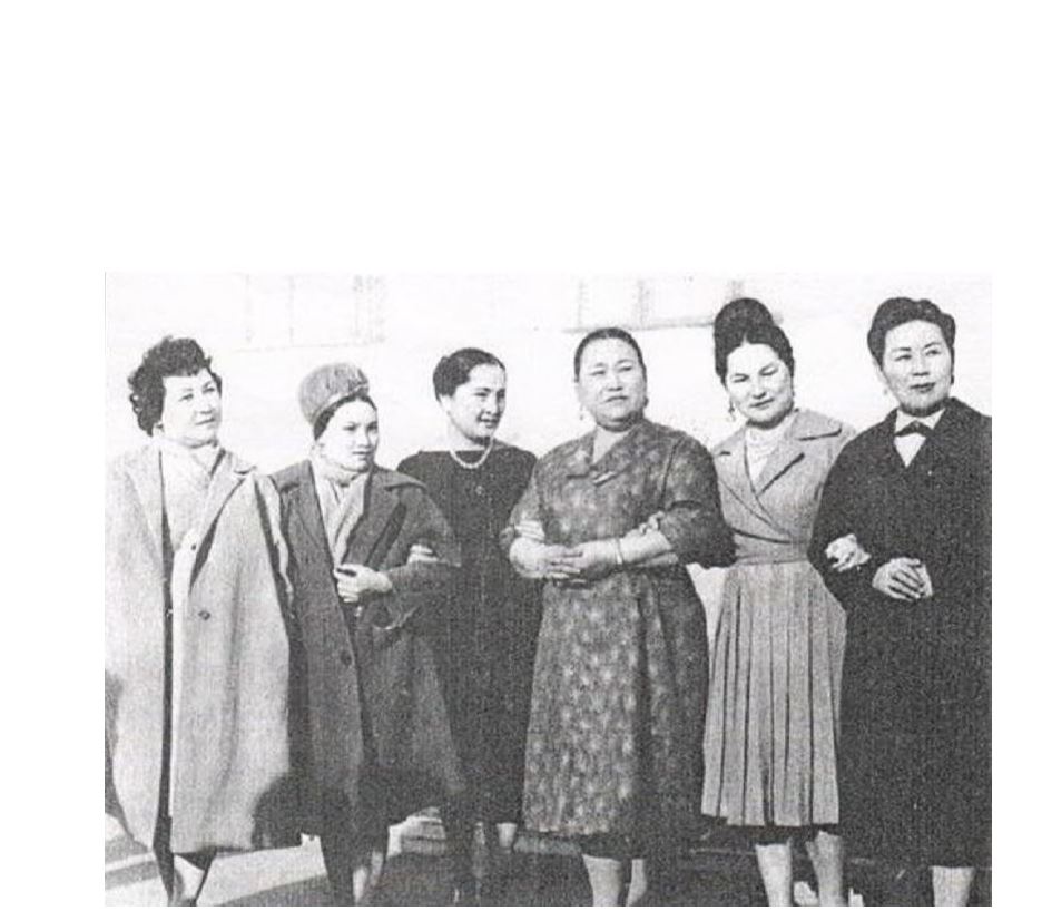 قازاق قىزدارىنىڭ انشىلىك مادەنيەتى