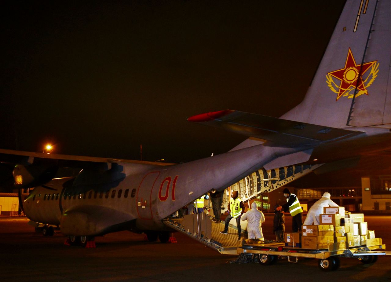 نۇر-سۇلتانعا ۇرىمشىدەن ارنايى ۇشاقپەن گۋمانيتارلىق كومەك جەتكىزىلدى