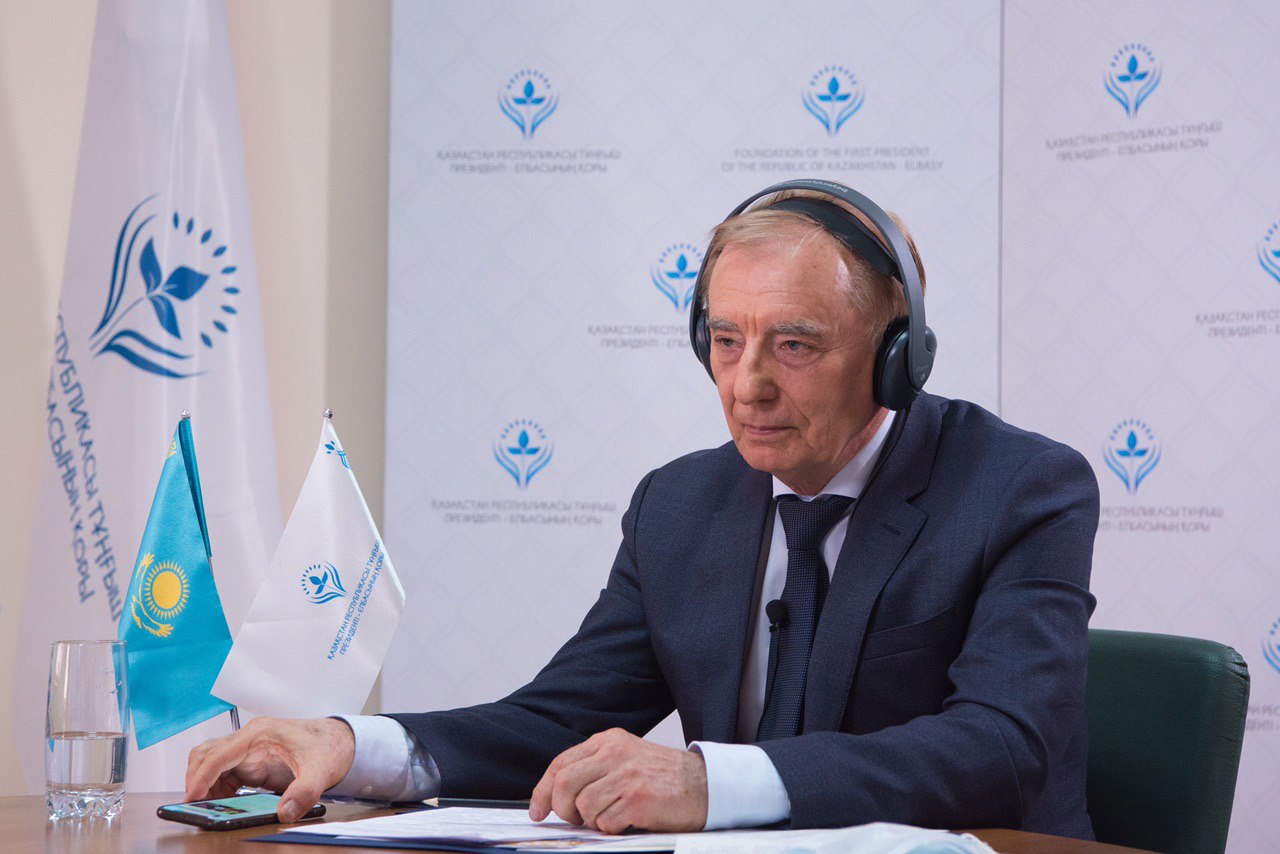 «كونستيتۋتسيالىق نەگىز جانە ساياسي پراكتيكا» تاقىرىبىندا ونلاين-كونفەرەنتسيا ءوتتى