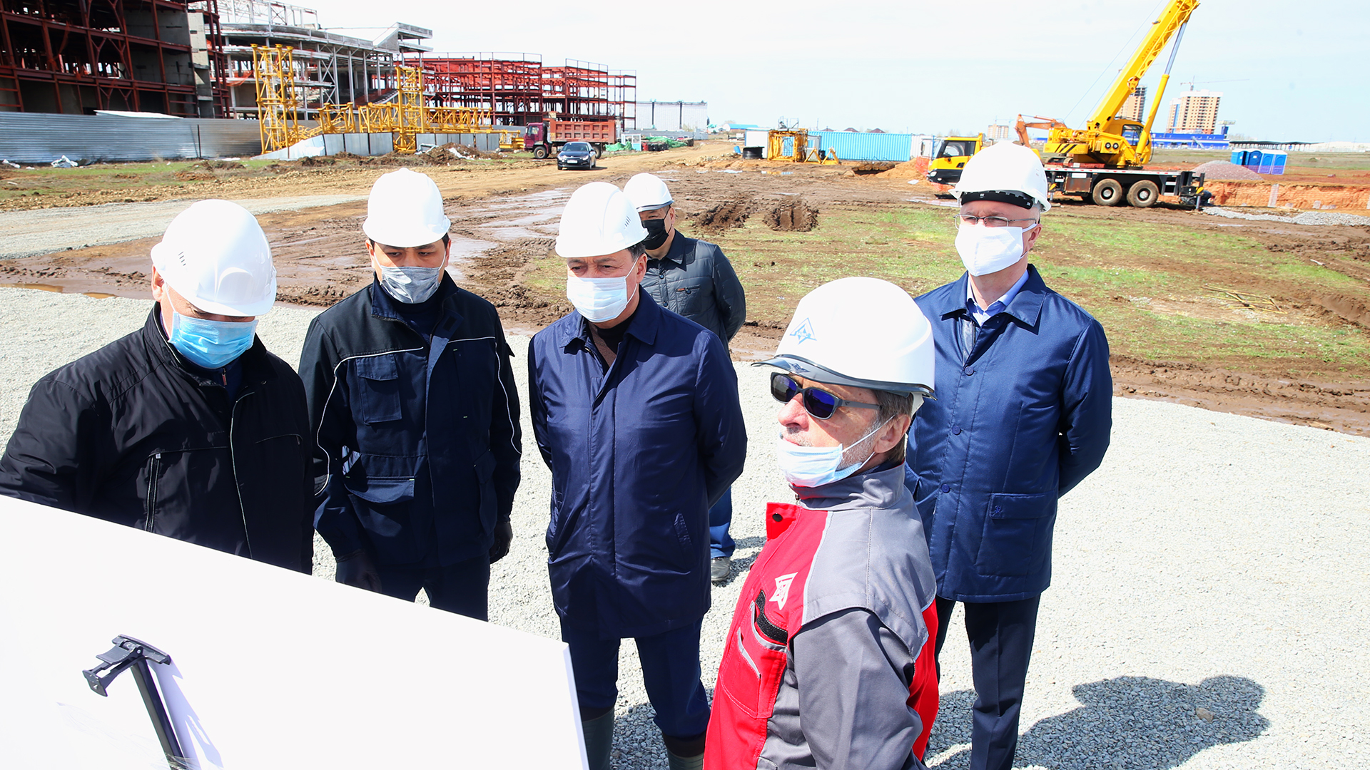 اسقار مامين ەلورداداعى تۇرعىن ءۇي قۇرىلىسىنىڭ بارىسىمەن تانىستى