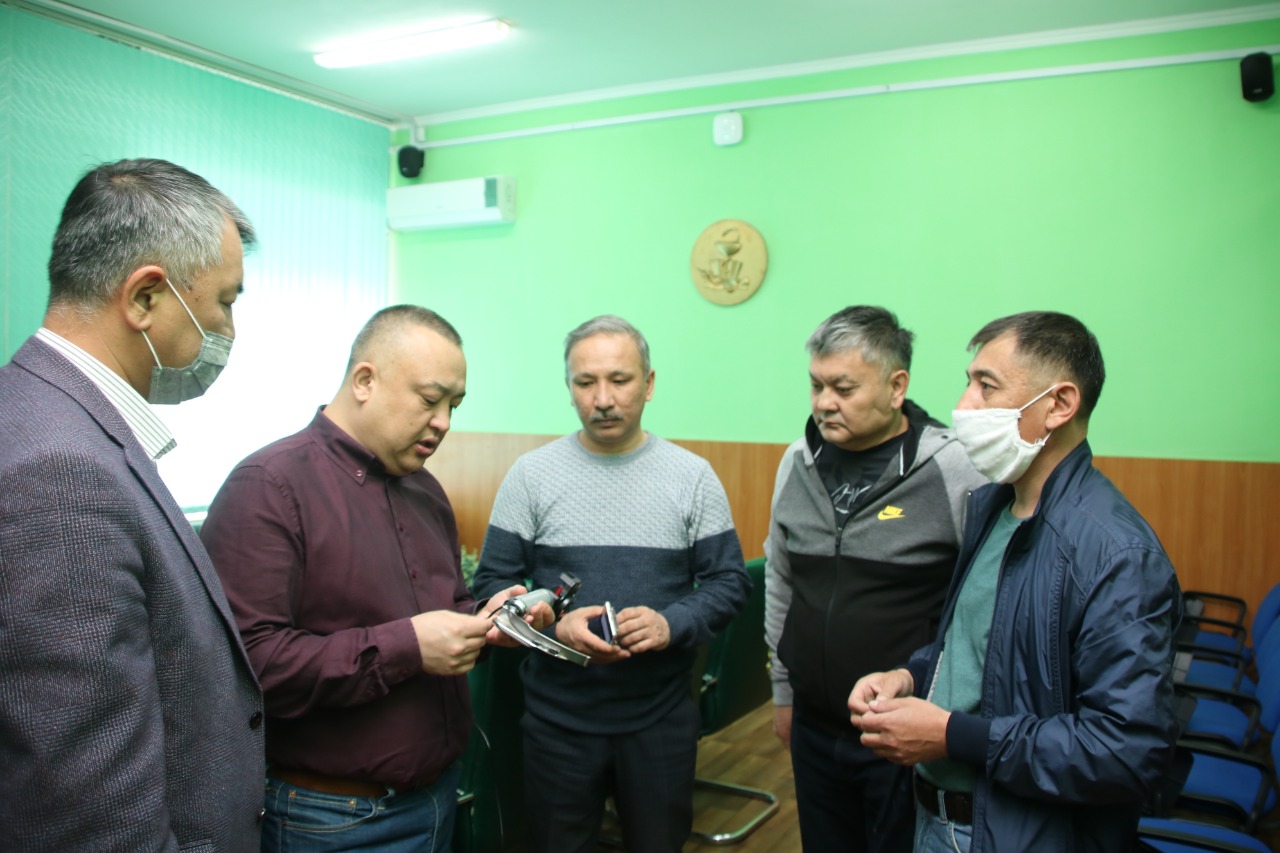 ەرسىن ءجۇنىسوۆ: كوروناۆيرۋسقا شالدىققان ناۋقاستى الەمدە ءالى قولدانىلماعان ادىسپەن ەمدەدىك