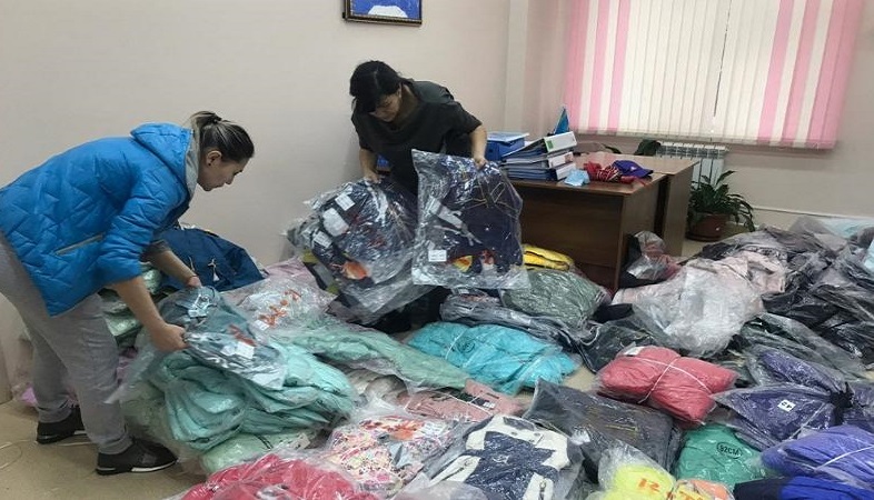 الماتى: تاركىلەنگەن كيىم-كەشەكتەر مۇقتاجدارعا بەرىلدى