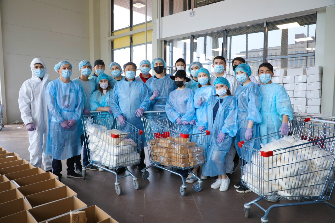 ەرىكتىلەر ازىق-ت ۇلىك سەبەتتەرىمەن قامتاماسىز ەتۋدى جالعاستىرۋدا