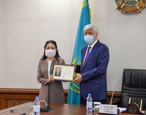 جەتىسۋلىق ۆولونتەر پرەزيدەنتتىڭ العىس حاتىمەن ماراپاتتالدى