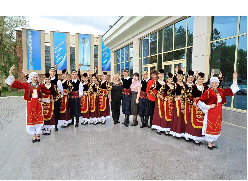 مەنى گرەكتىڭ قىزى ەكەن دەپ قالادى...