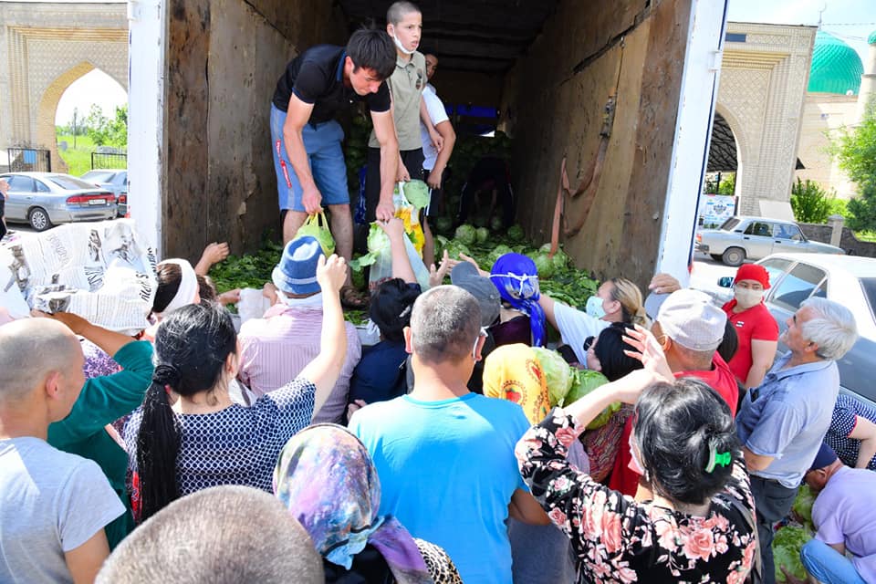 شىمكەنتتە ءبىر كۇندە 63 توننا قىرىققابات تەگىن تاراتىلدى