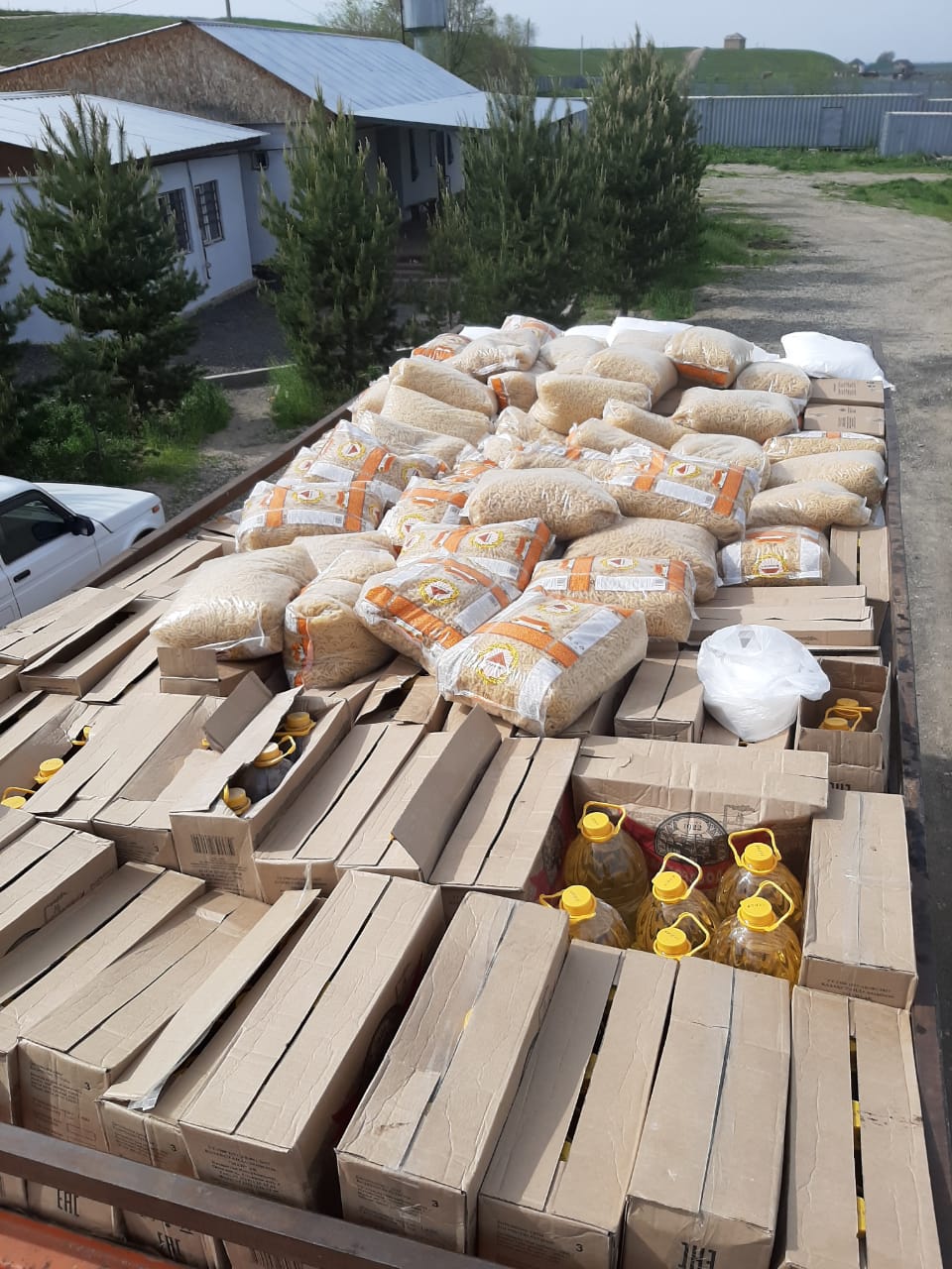 الماتىلىق كاسىپكەر اۋىلىنداعى 500 وتباسىنا بەس ايعا جەتەتىن ازىق-ت ۇلىك اپاردى