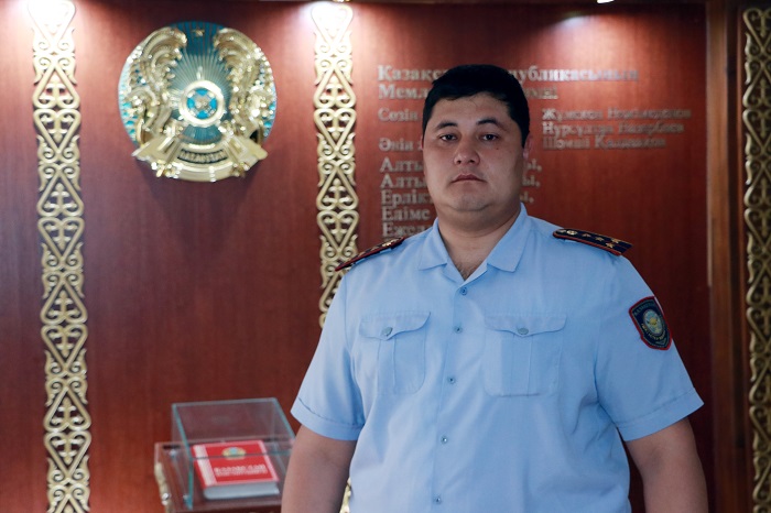شىمكەنتتە اكىمشىلىك جاۋاپتان جالتارماق بولعان جىگىت پوليتسەيگە پارا بەرمەك بولعان
