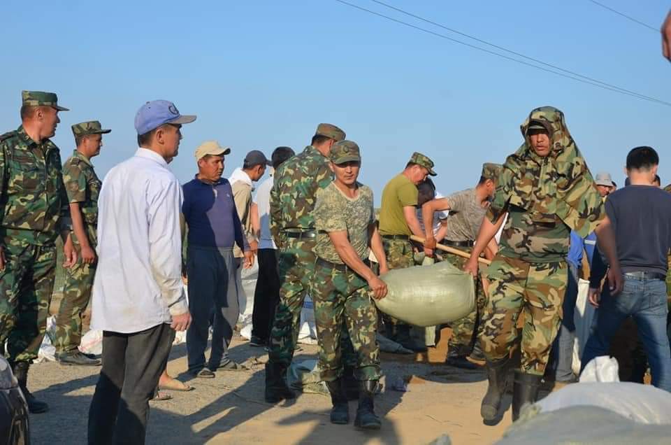 تۇركىستان: سۋ باسۋ قاۋپى بار اۋىلدار اينالاسىنا بوگەتتەر تۇرعىزىلۋدا