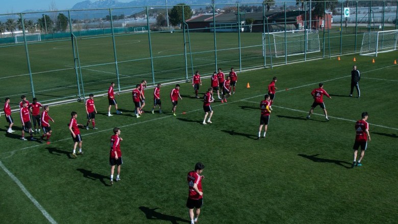 فۋتبول: قازاقستاندا العاشقى كوماندا جاتتىعۋدى باستادى