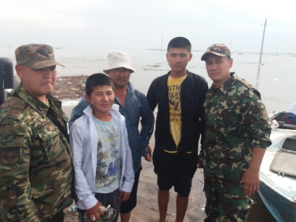 قۇتقارۋشىلار ماكتاارال اۋدانىندا ەكى  ۇلىمەن جوعالعان تۇرعىندى تاپتى