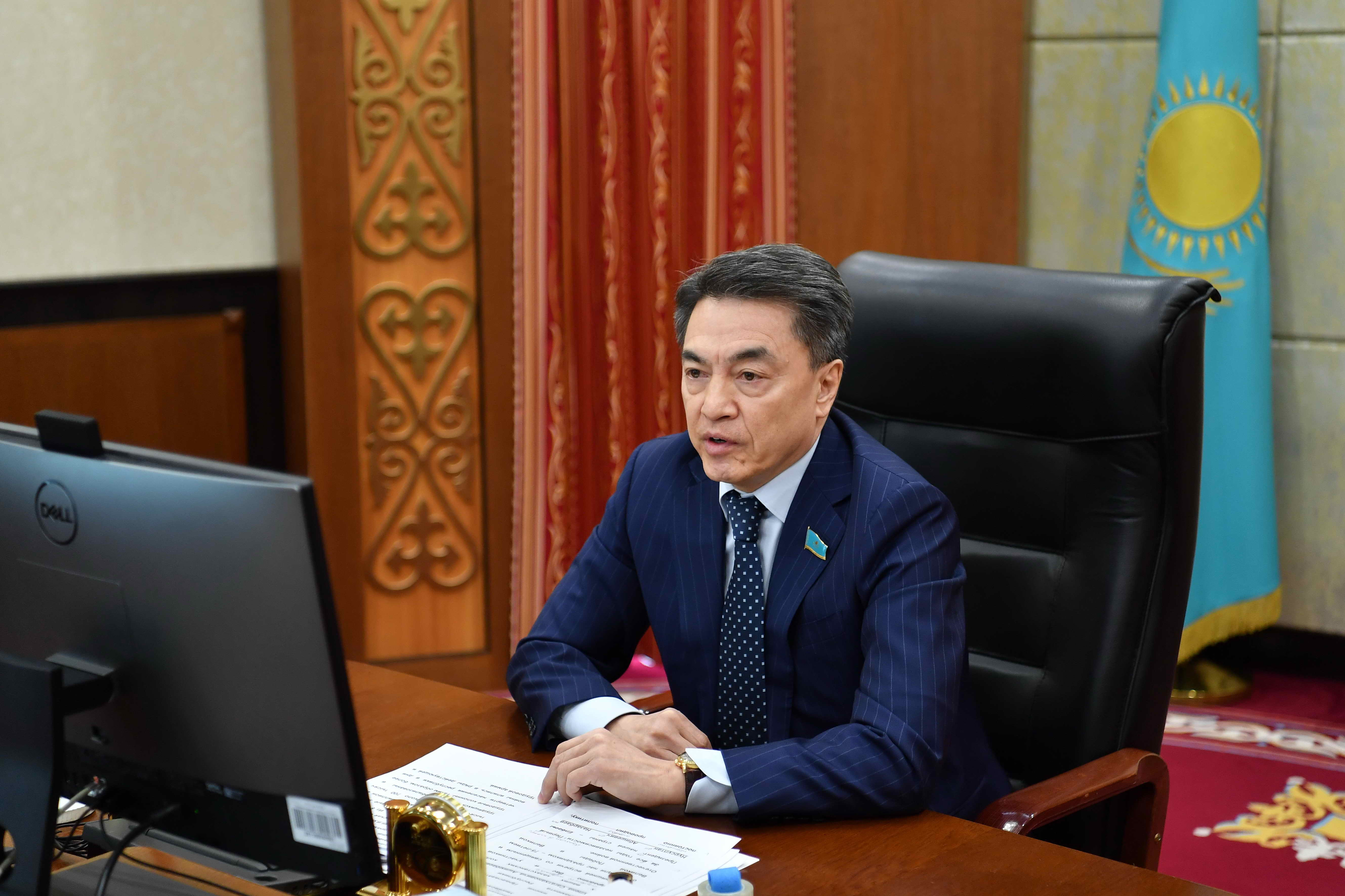 ا.شاكىروۆ جەڭىستىڭ 75 جىلدىعىنا ارنالعان پارلامەنتارالىق ديالوگقا قاتىستى