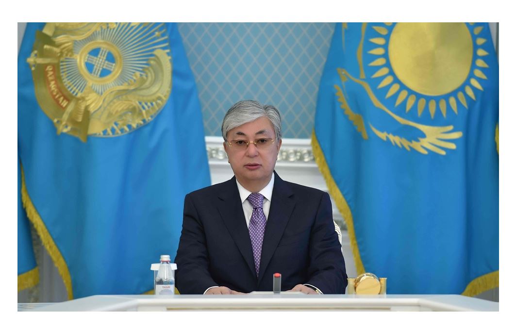 مەملەكەت باسشىسى قازاقستاندىقتاردى وتان قورعاۋشى كۇنىمەن قۇتتىقتادى