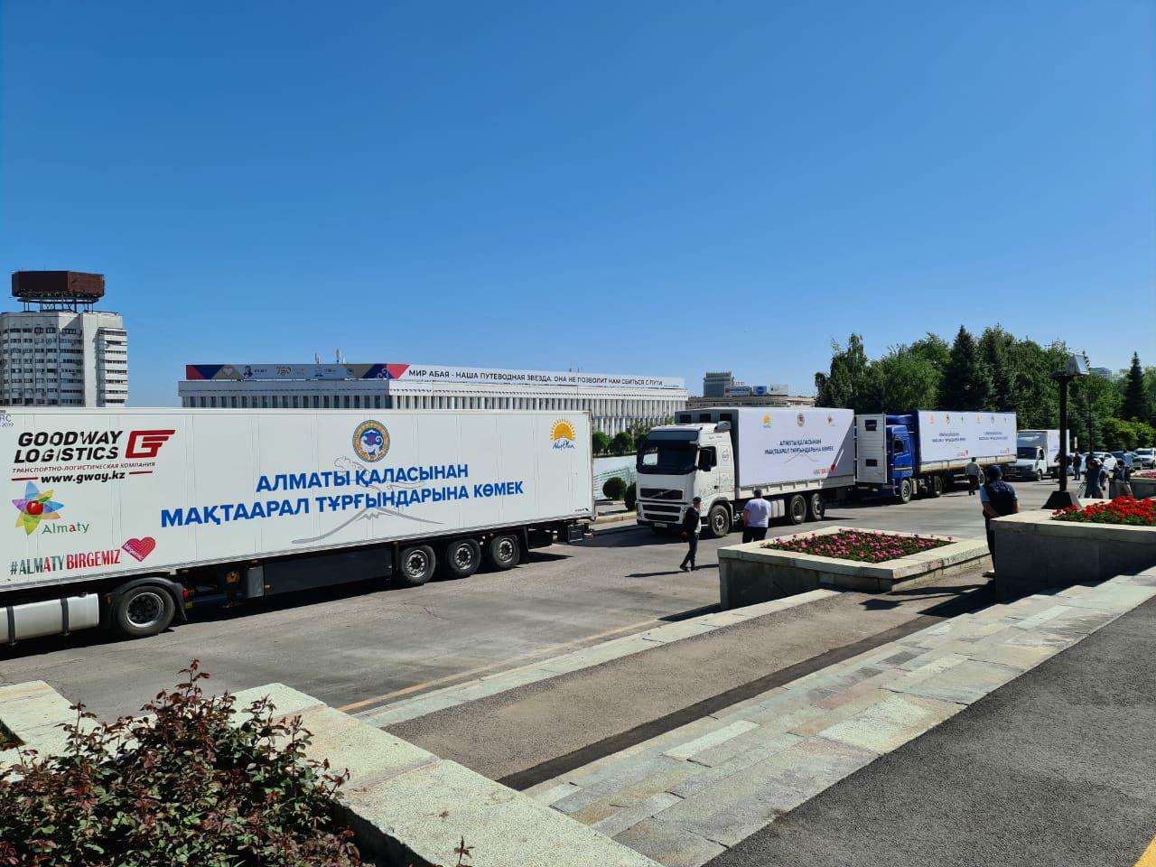 الماتىدان تۇركىستانعا 70 توننا كيىم-كەشەك پەن ازىق-ت ۇلىك جىبەرىلدى