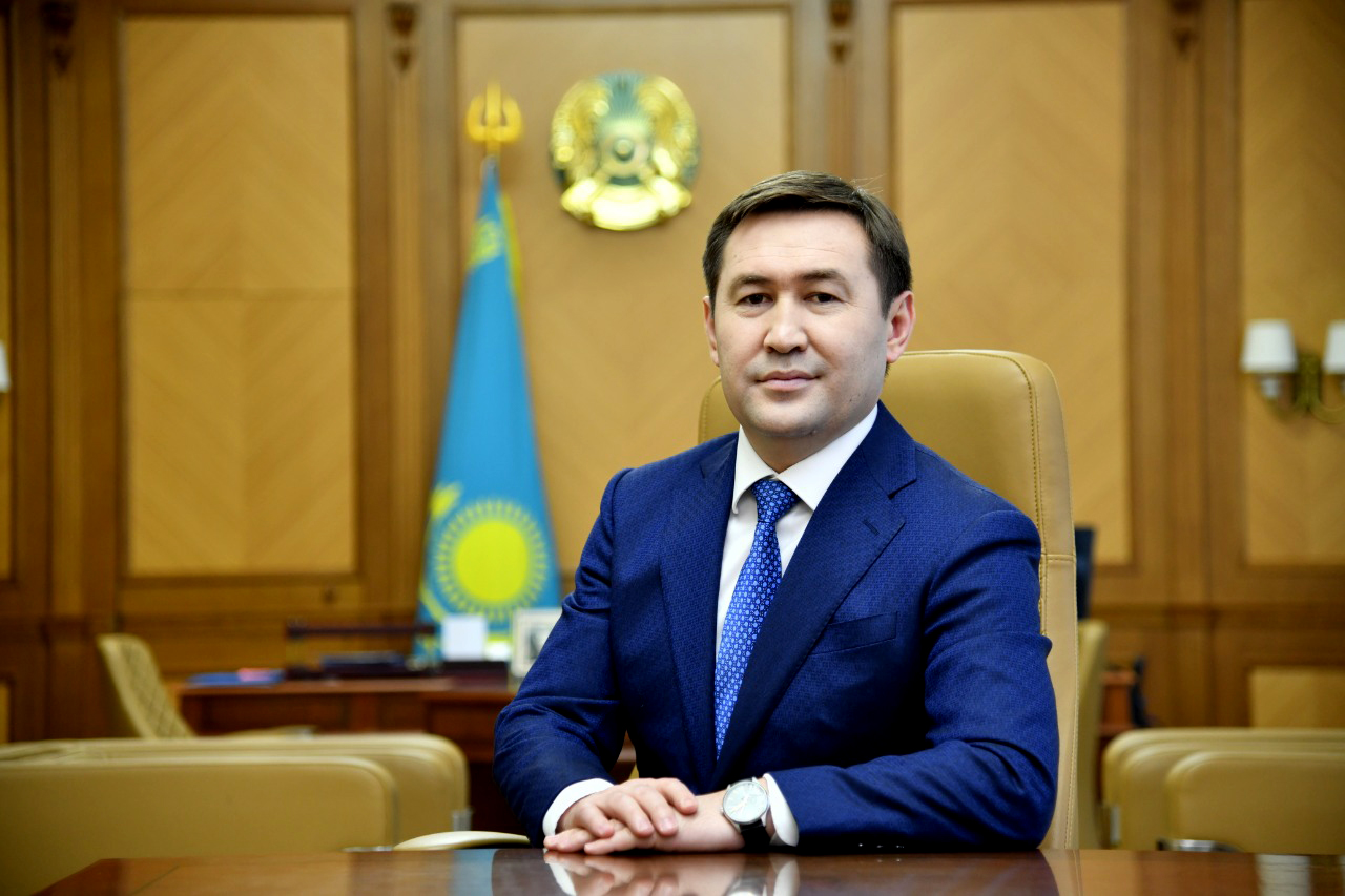 شىمكەنت قالاسىنىڭ اكىمى جەڭىس كۇنىمەن قۇتتىقتادى