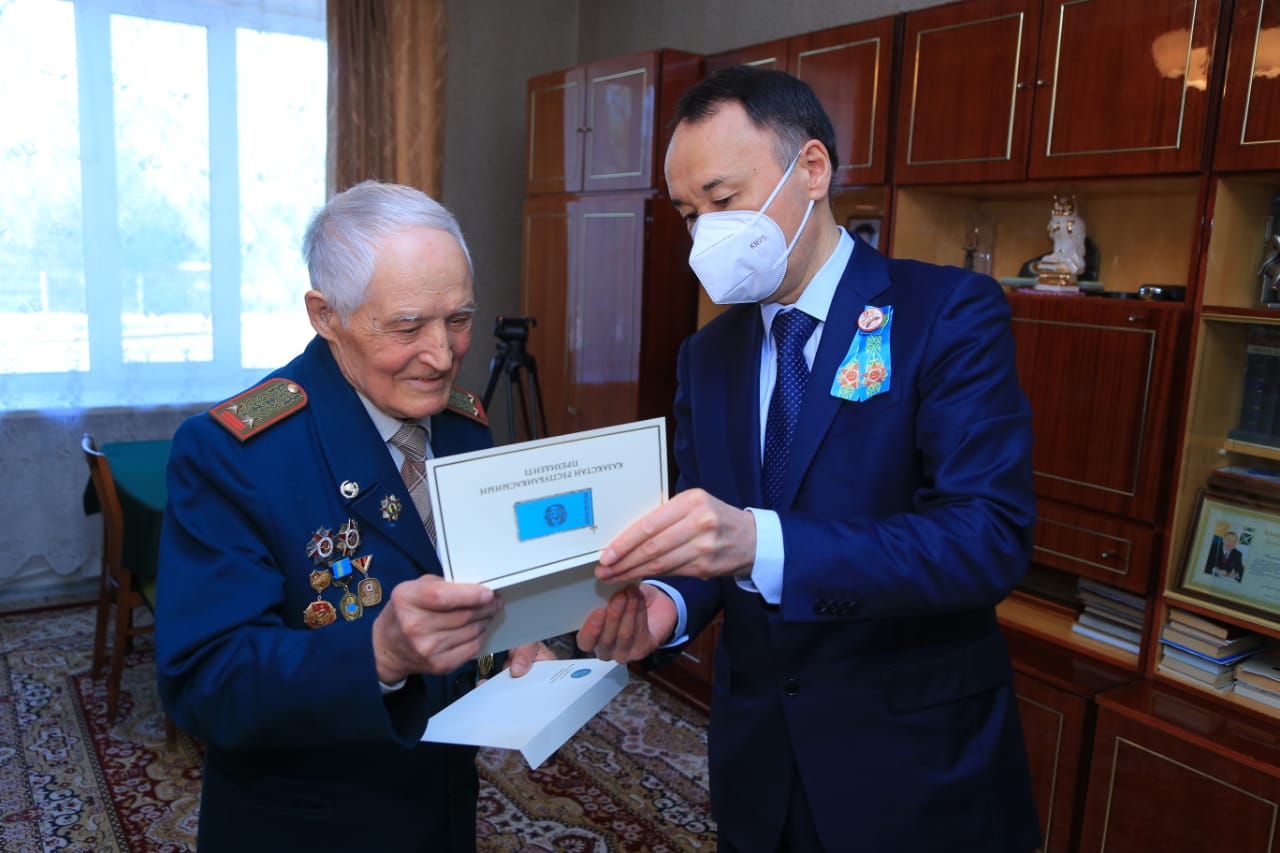 قوستاناي وبلىسىنىڭ اكىمى ارداگەرلەردى قۇتتىقتادى