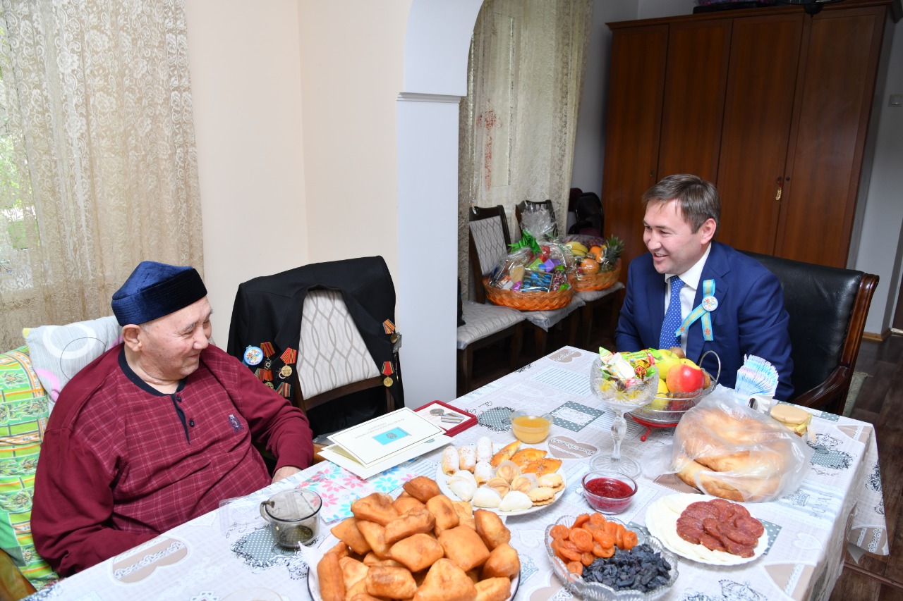 شىمكەنت قالاسىنىڭ اكىمى سوعىس ارداگەرىن قۇتتىقتادى