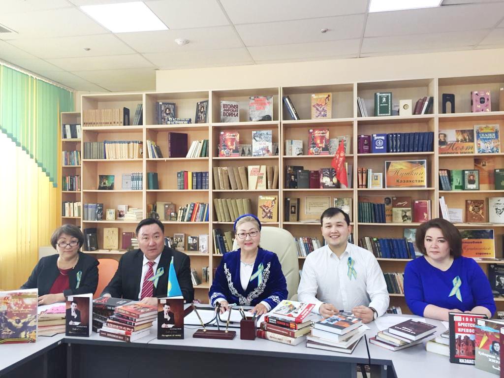 كىتاپحاناشىلار تاقىرىبى: جەڭىسكە تاعزىم