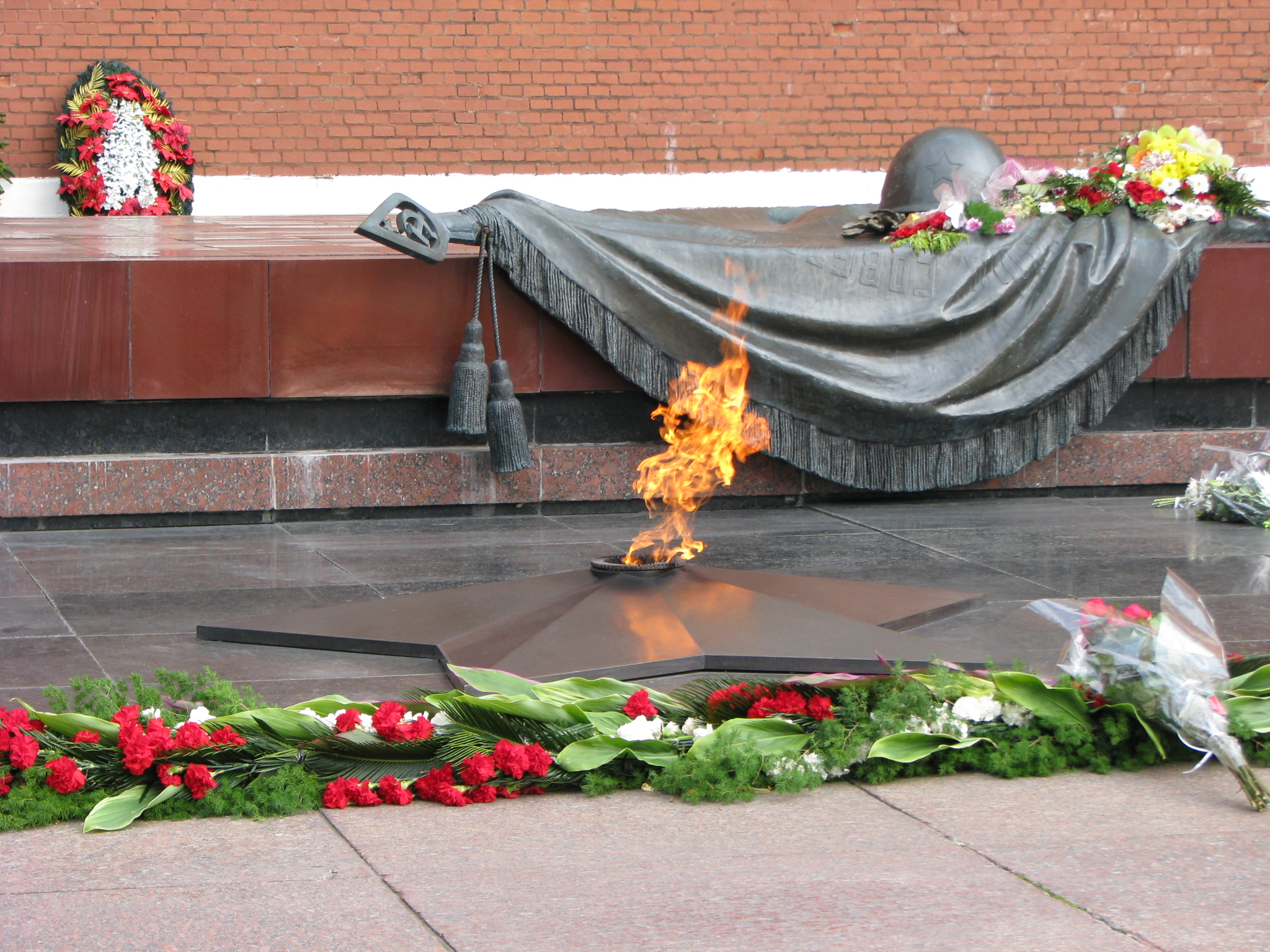 قالىباي تاسقۇلوۆ پەن اليم حاكيموۆ –  قاي ەلدىڭ قاھارماندارى؟!.