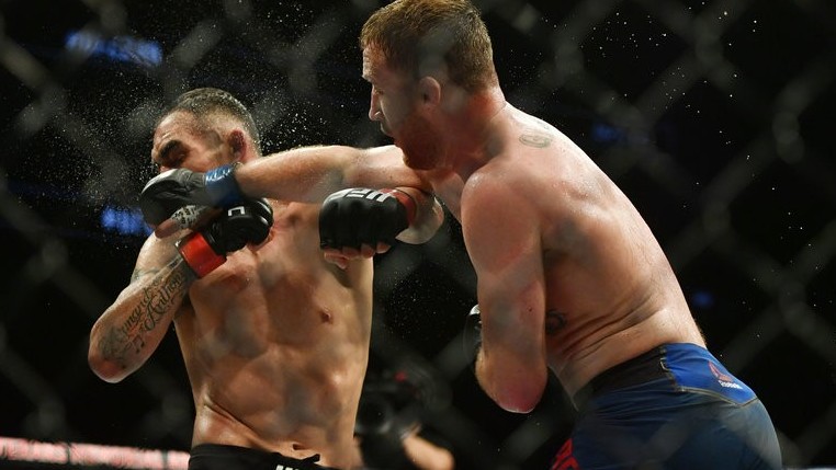 UFC: توني فەرگيۋسون تەحنيكالىق نوكاۋتپەن جەڭىلدى