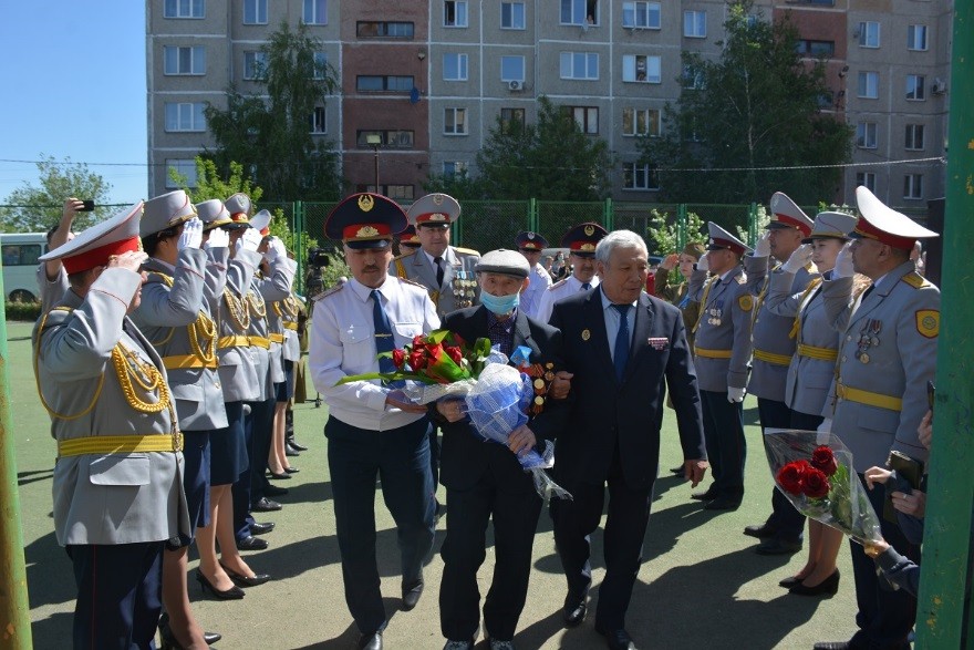 100 جاساعان جۇرەك