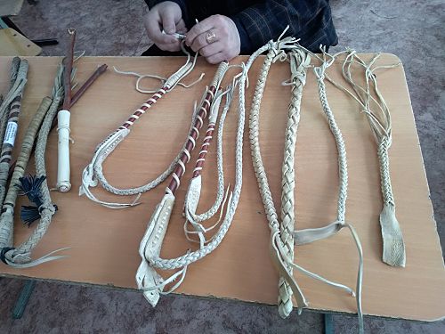 قايىستان قامشى ءورىپ, جۇگەن تۇيگەن