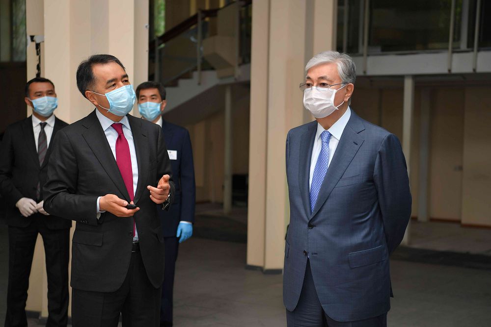 قازاقستان پرەزيدەنتى الەۋمەتتىك قىزمەت كورسەتۋ ۇيىنە باردى