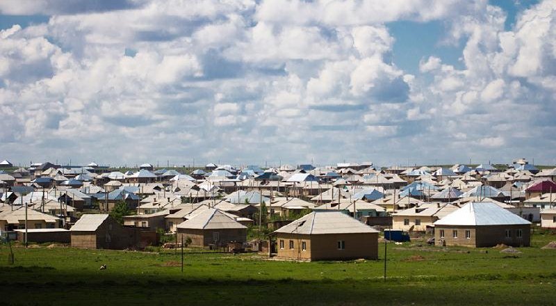 اقمولانىڭ اۋىلدارى اجارلانىپ كەلەدى