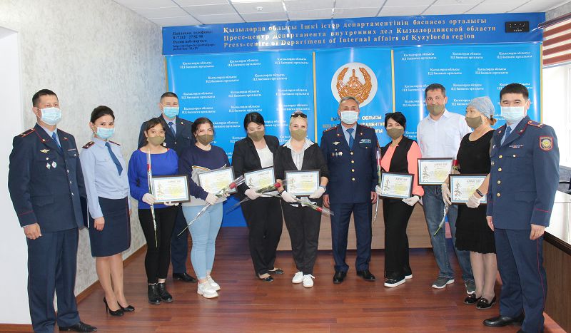 پوليتسەيلەر ەرىكتىلەردى ماراپاتتادى