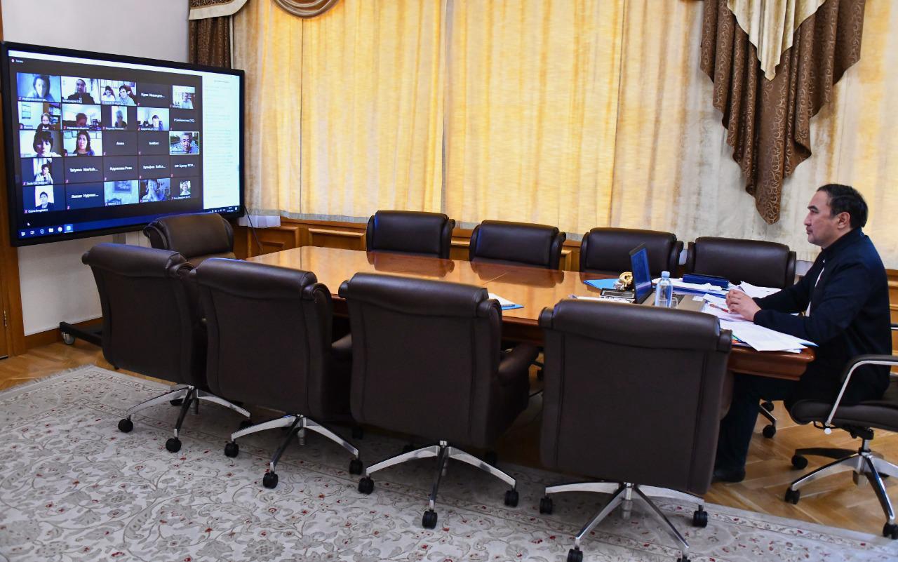 الماتى اكىمىنىڭ ورىنباسارى ۇەۇ وكىلدەرىمەن كەڭەس وتكىزدى