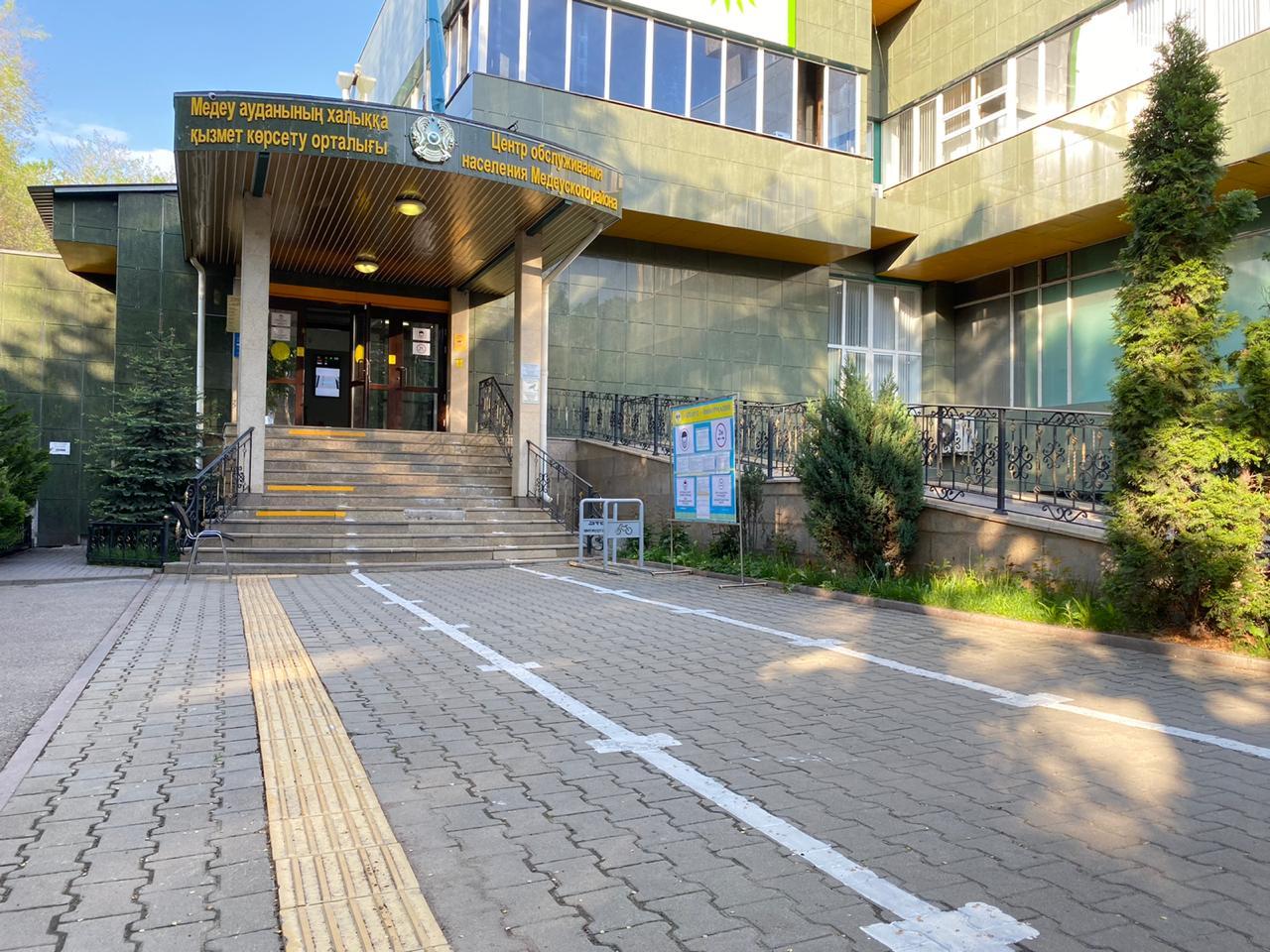 الماتىدا ازىرگە جالعىز حقو جۇمىس ىستەپ تۇر