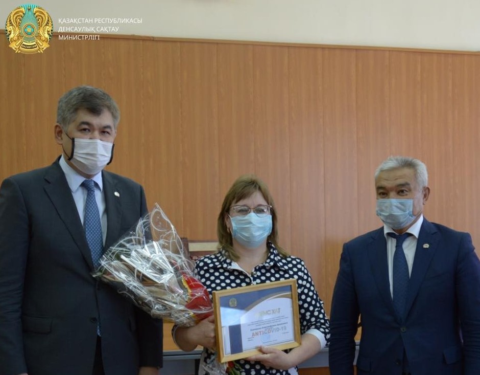 ەلجان ءبىرتانوۆ سەمەيدە دارىگەرلەردى ماراپاتتادى