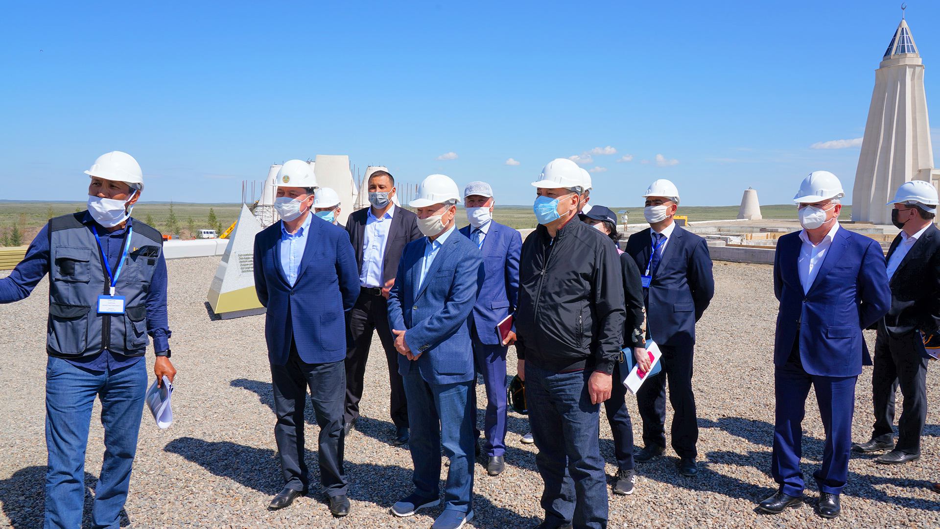 اسقار مامين سەمەي قالاسىنىڭ دامۋىمەن جانە  ابايدىڭ 175 جىلدىعىنا دايىندىعىمەن تانىستى