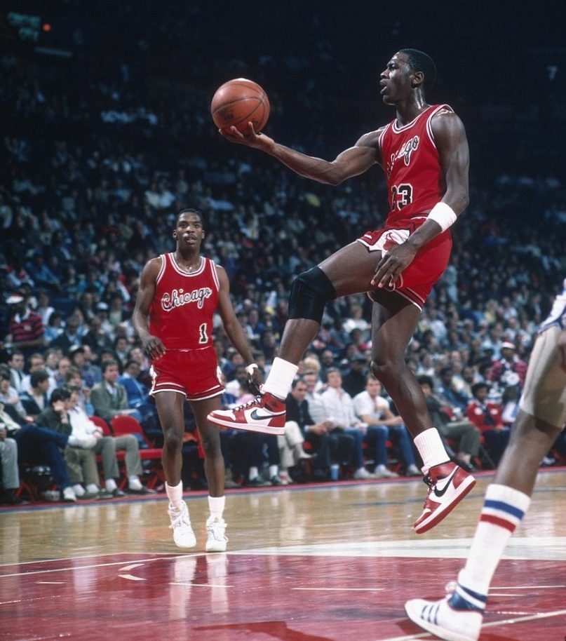 دجورداننىڭ اياق كيىمى 560 000 دوللارعا ساتىلدى