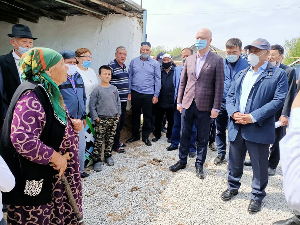 پرەمەر-ءمينيستردىڭ ورىنباسارى سۋ باسقان اۋىلدارداعى جاعدايمەن تانىستى