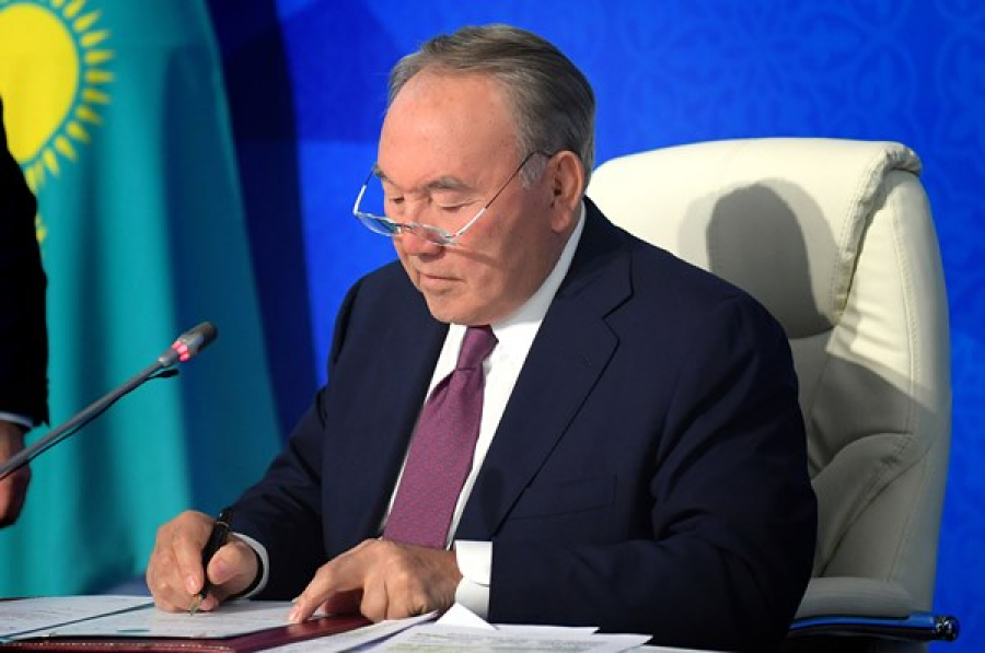 نۇرسۇلتان نازارباەۆ احمەتجان ەسىموۆتى قابىلدادى