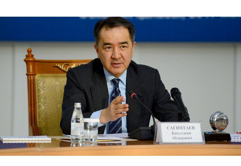 الماتىنىڭ اكىمى ءتورتىنشى توقساندا مەكتەپتەردە قىرۋار ەڭبەك اتقارىلعانىن اتادى