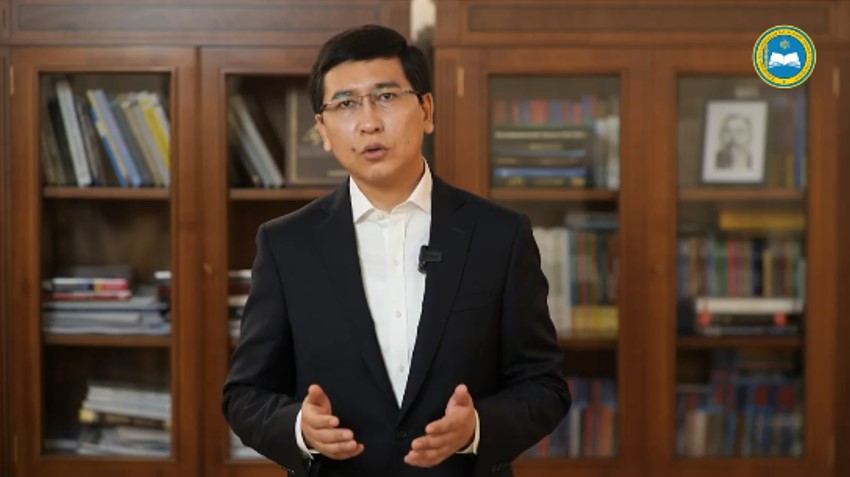 مينيستر وقۋ جىلىنىڭ اياقتالۋىمەن قۇتتىقتادى