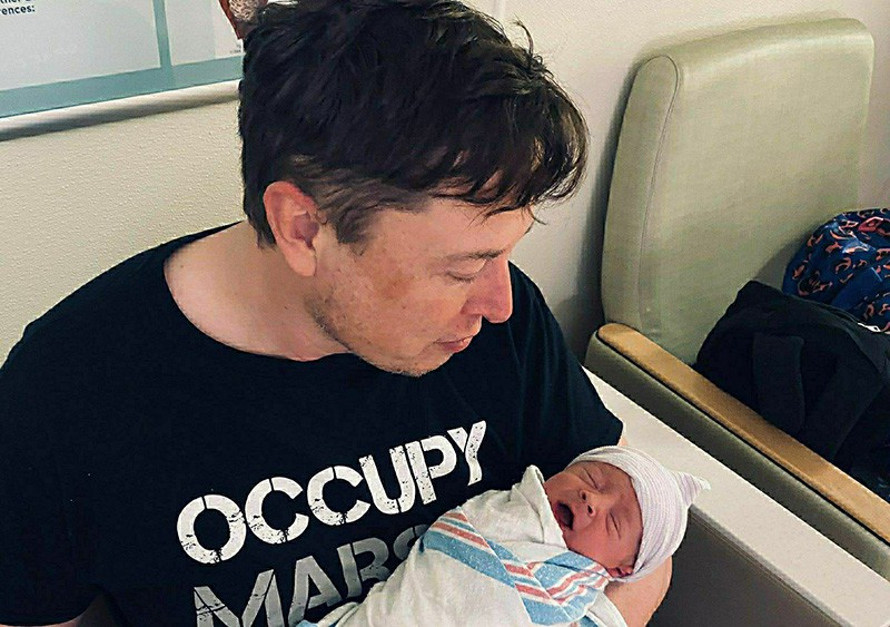 يلون ماسك  ۇلىنىڭ اتىن نە ءۇشىن وزگەرتتى؟