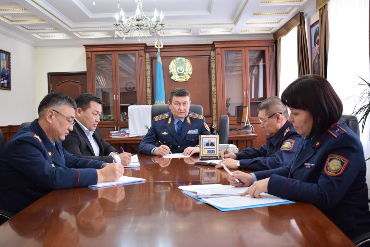 ماڭعىستاۋ پوليتسەيلەرى الماتى بلوك-پوستىندا قازا تاپقانداردىڭ وتباسىنا قارجىلاي قولداۋ كورسەتتى